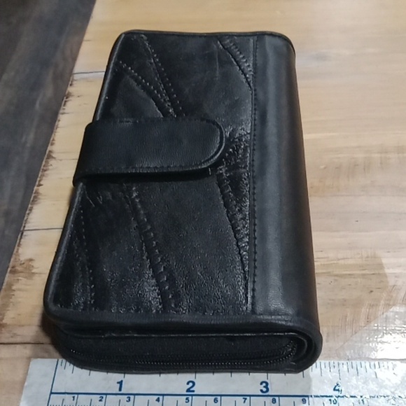 (296) Black women's wallet NWOT - Picture 3 of 6
